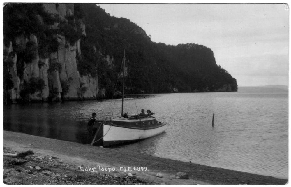 Taupo New Zealand Scenic Letter-folder in full colour. Acacia Bay National Park Peaks from Lake Taupo Summertime Kinloch