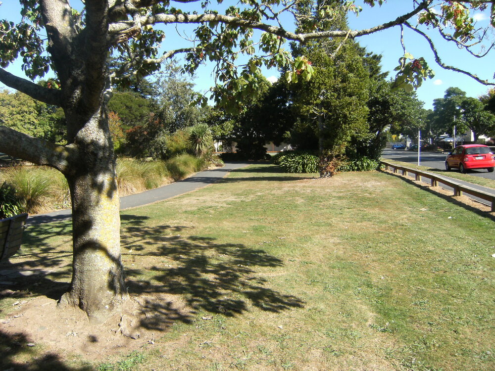 Pathway next to Knighton Road