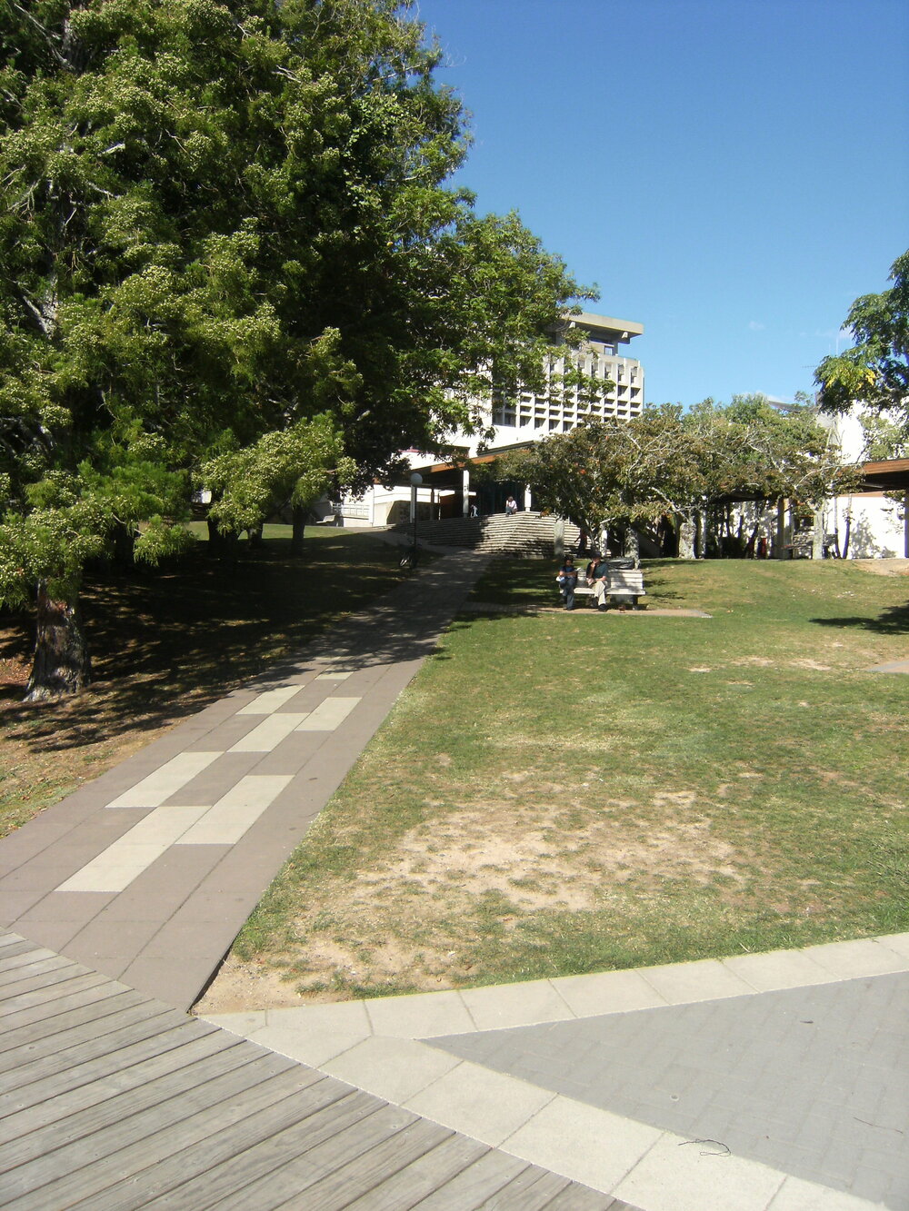 Pathway from university shops to Library