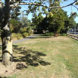 Pathway next to Knighton Road