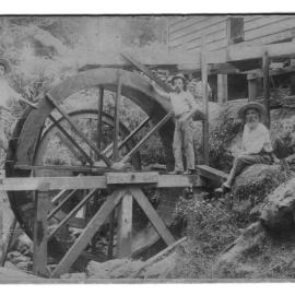 Chaff cutting mill and water wheel