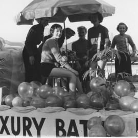 Parade - Hamilton's Luxury Bath close up