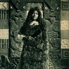 Māori Girl