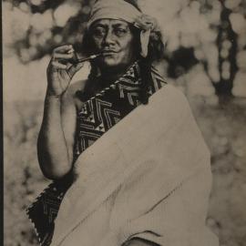 Māori Wahine smoking a pipe